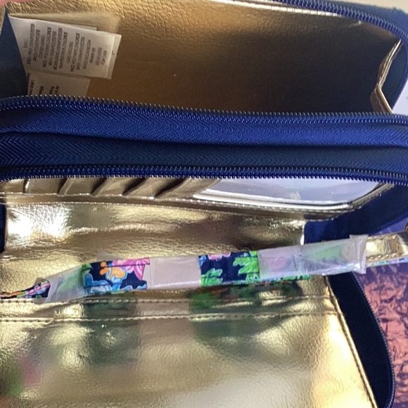 Disney parks X Lilly Pulitzer crossbody bag - Picture 8 of 9